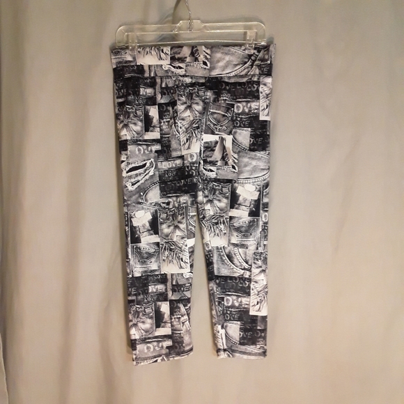 An abstract get a grip pair of pants - Picture 2 of 13